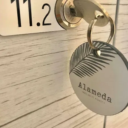 Alameda Exclusive House ホステル *